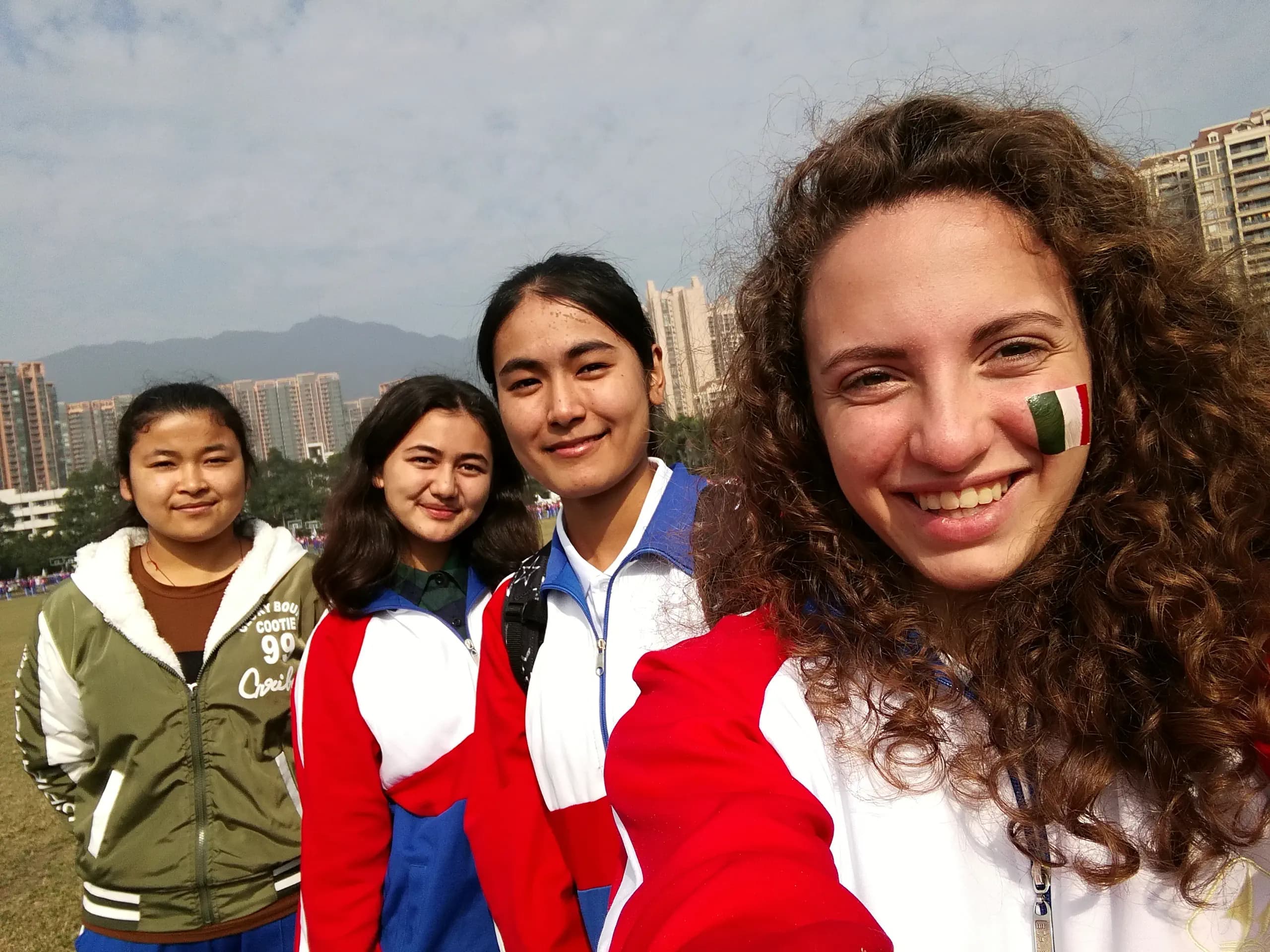 Francesca Colombi   Cina   Studentessa   Gruppo   Scuola   Divisa      Pag Programma   Orizzontale (2)