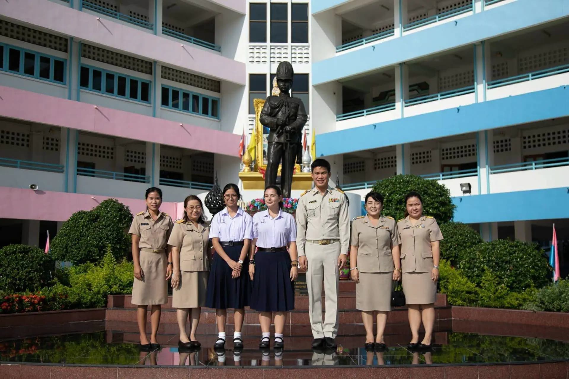 Anna Ciotti Y Pse N H17 Tha   Thailandia    Studentessa   Scuola   Divisa   Pag Programma   Orizzontale (2)