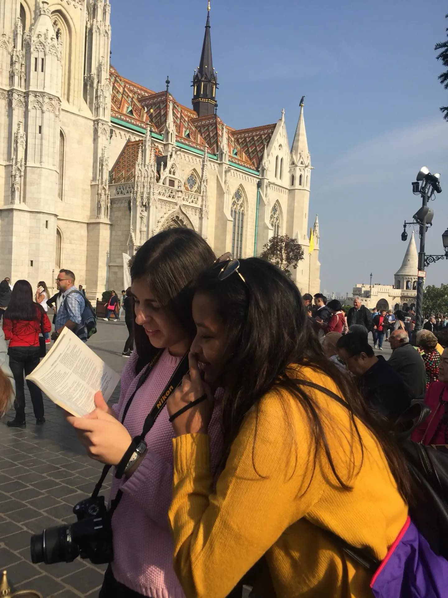 Abigail Grace Miguel Y Psc Nh 2018 Hun   Ungheria   Studentessa   Amiche   Città  Pag Programma   Verticale
