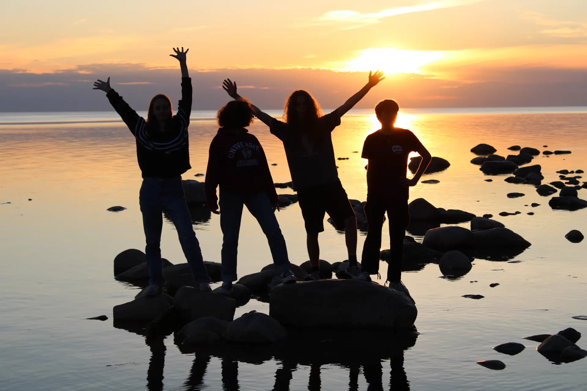 Afs IP   Lettonia   Pag Paese   Gruppo   Paesaggio   Tramonto   Spalle   Orizzontale (2)