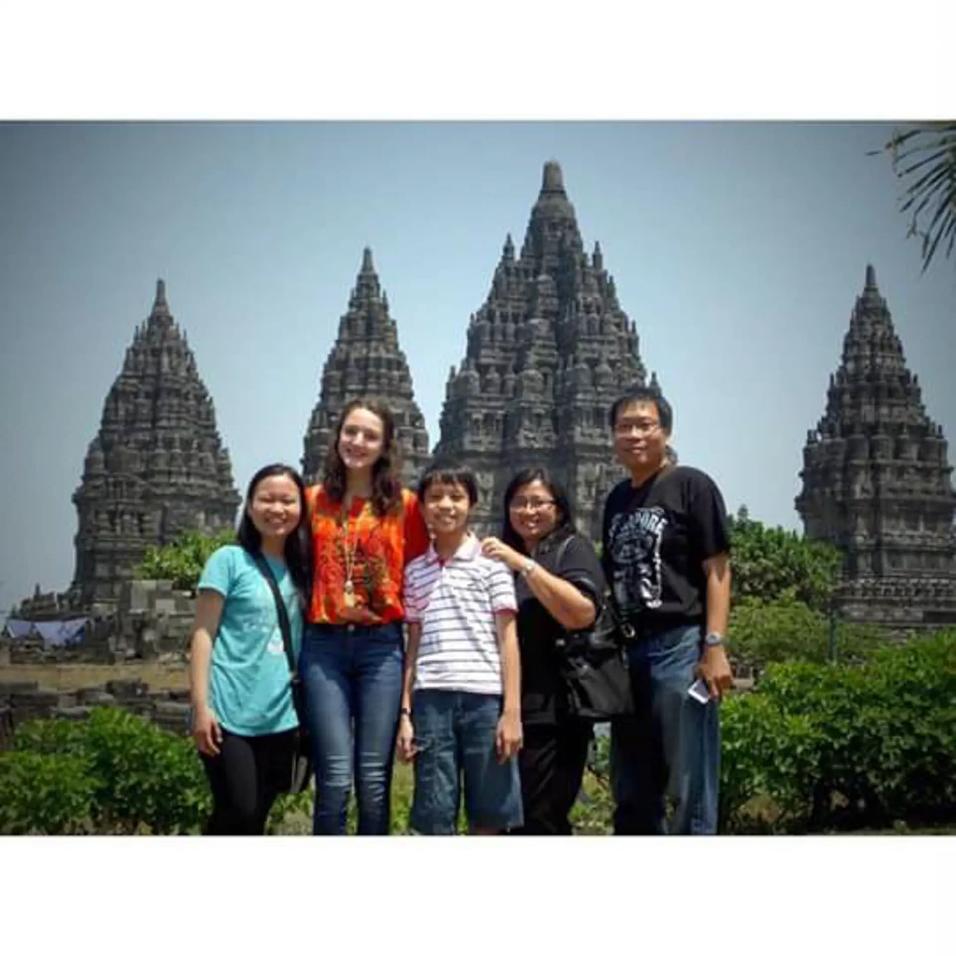 Viola Negri Y Psc Nh 2015 Ina Indonesia   Studentessa   Famiglia Ospitante Monumento   Pag Programma   Orizzontale (2)