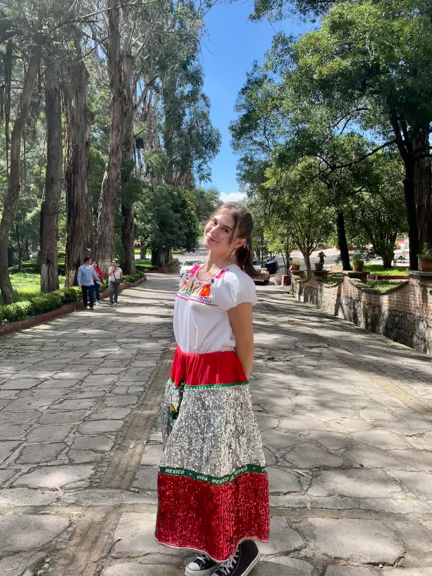 Alissa Viarengo Y Psc N H2023 Mex   Messico   Studentessa   Abito Tradizionale   Paesaggio   Pag Programma   Verticale (1)