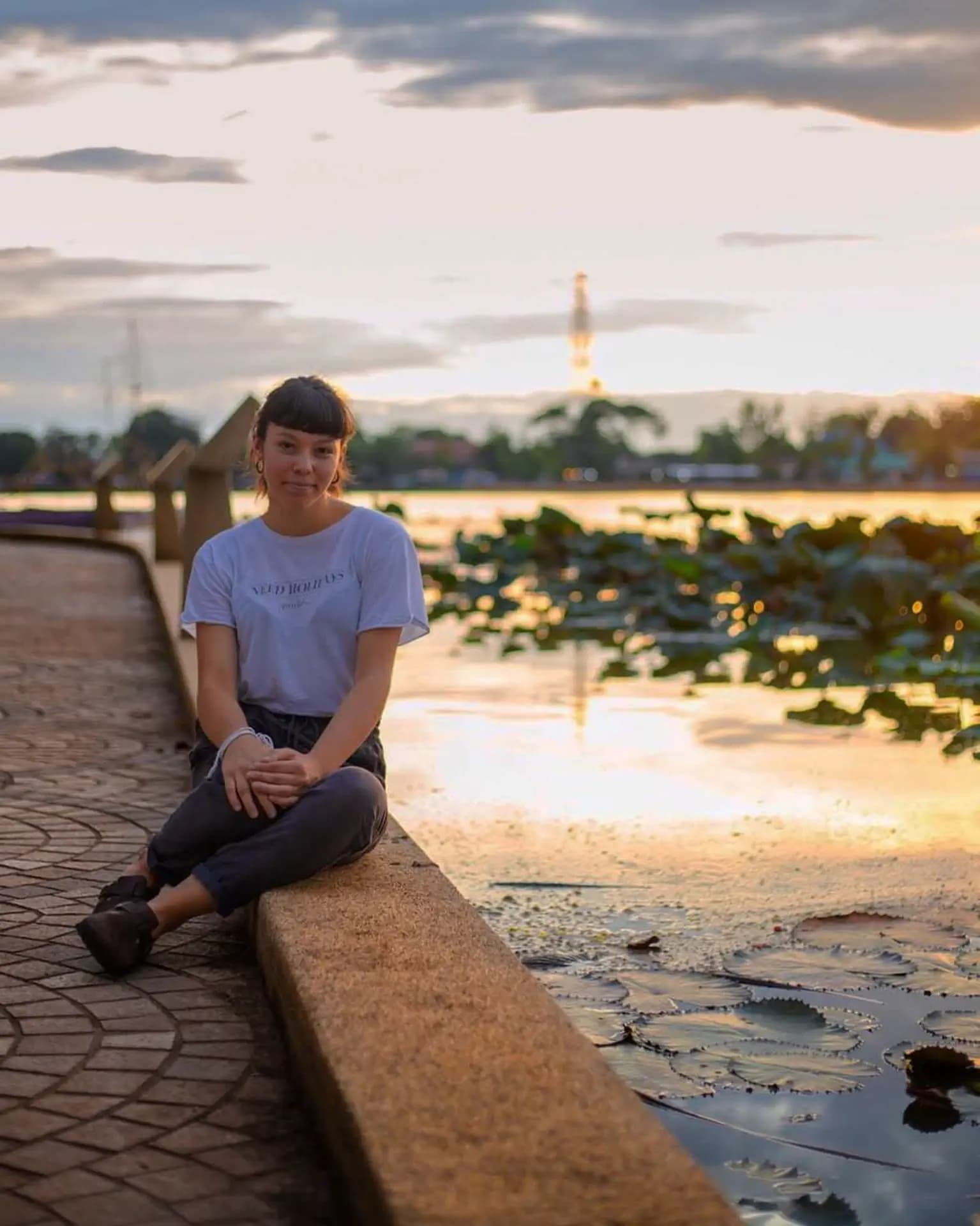 Loredana Berguecio Bertolini Y Pse Nh 2019   Thailandia    Studentessa  Paesaggio   Tramon Pag Programma   Verticale (15)