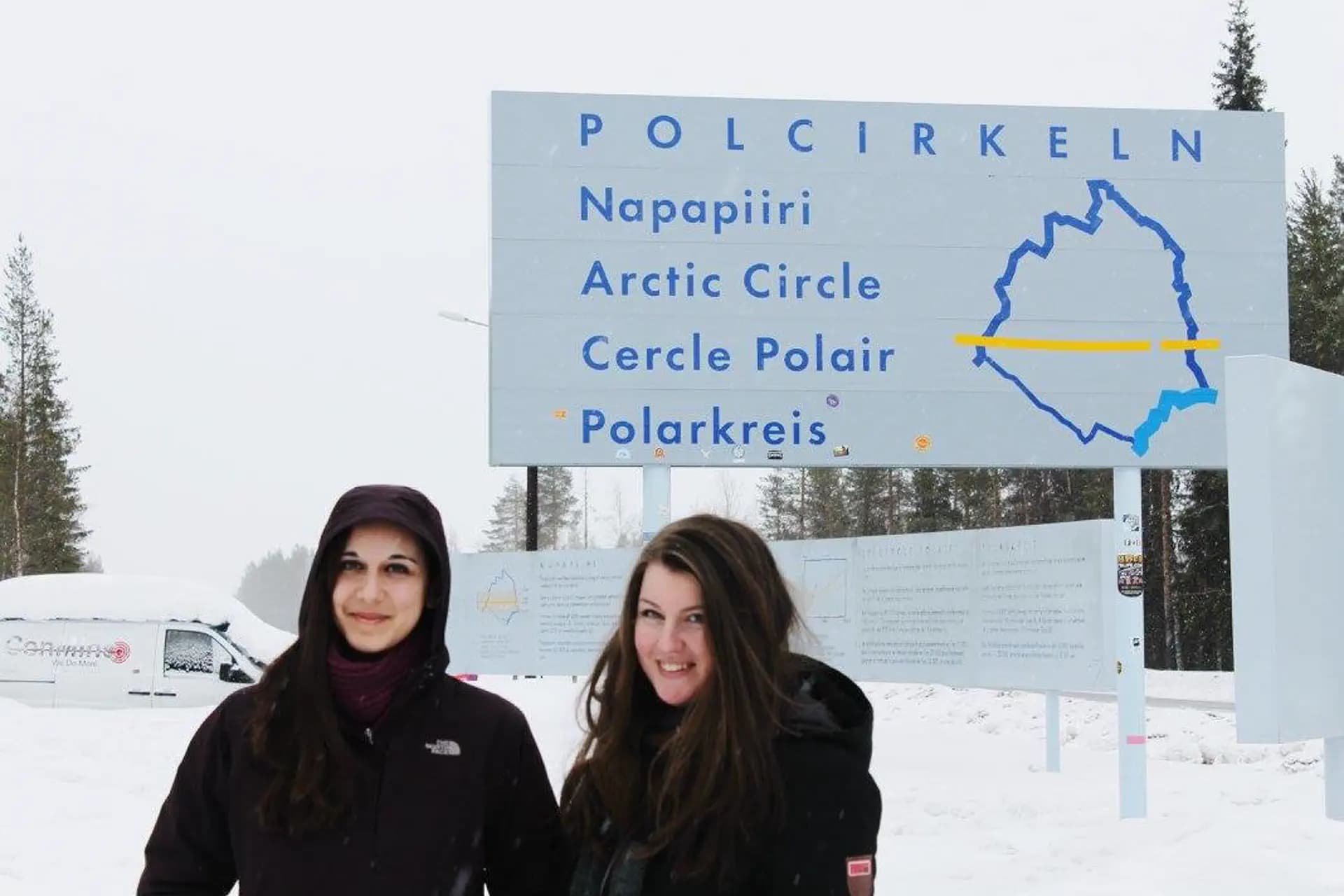 Lavinia Apicella Y Psc Nh 2014 Swe   Svezia   Studentessa   Amiche   Paesaggio   Pag Paese  Orizzontale