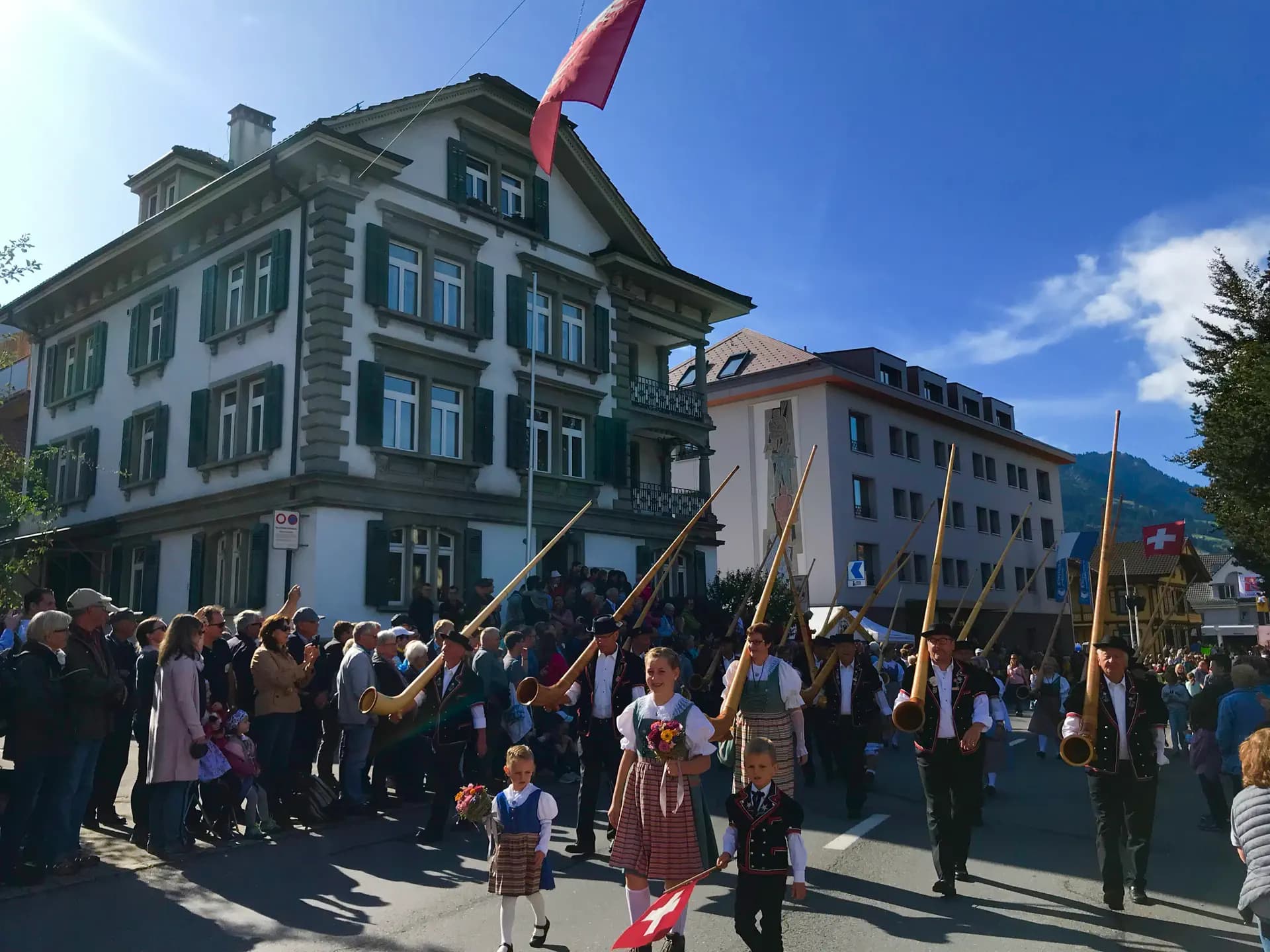 Elisabetta Zilli Y Psc Nh 2019 Sui   Svizzera   Città   Costume Tradizionale   Festa    Studentessa   Pag Paese   Orizzontale (3)