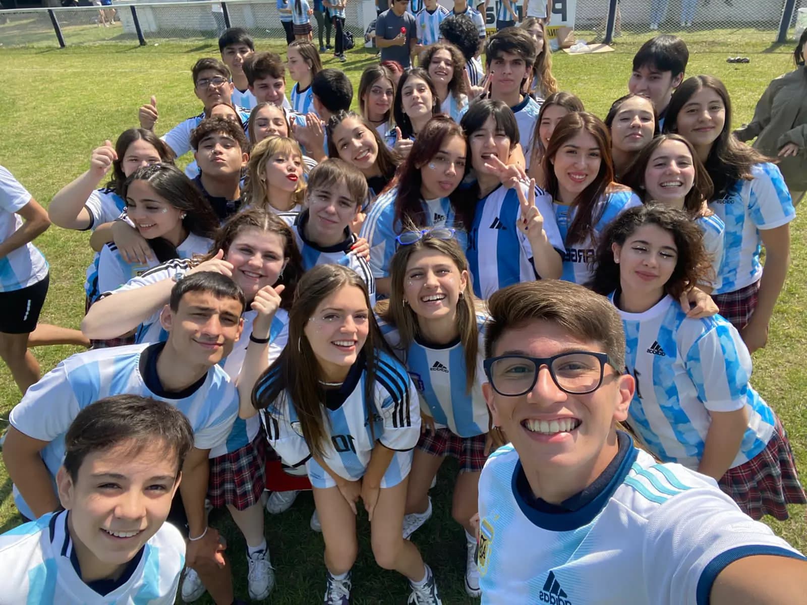Beatrice Lagò   Yparg 22   Argentina   Gruppo   Maglietta Nazionale   Primo Piano   Studenti   Pag Programma   Orizzontale  Web