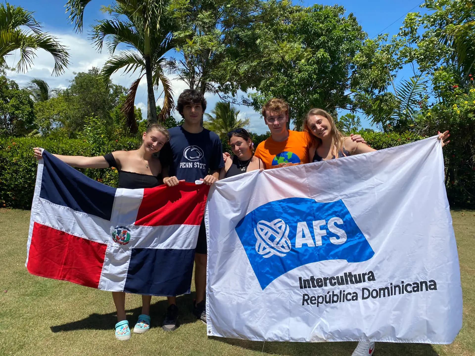 Emma Gomareschi Y Psc Nh 2021 Dom   Rep Dominicana   Studentessa   Amici   Bandiere   Pag Programma   Orizzontale (8)