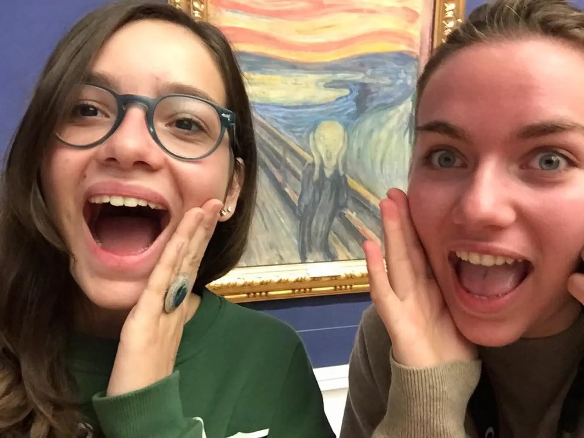 Julia Luthi Y Psc Nh 15 Swe   Svezia   Studentessa   Amiche   Primo Piano   Studentessa   Pag Programma   Orizzontale (2)