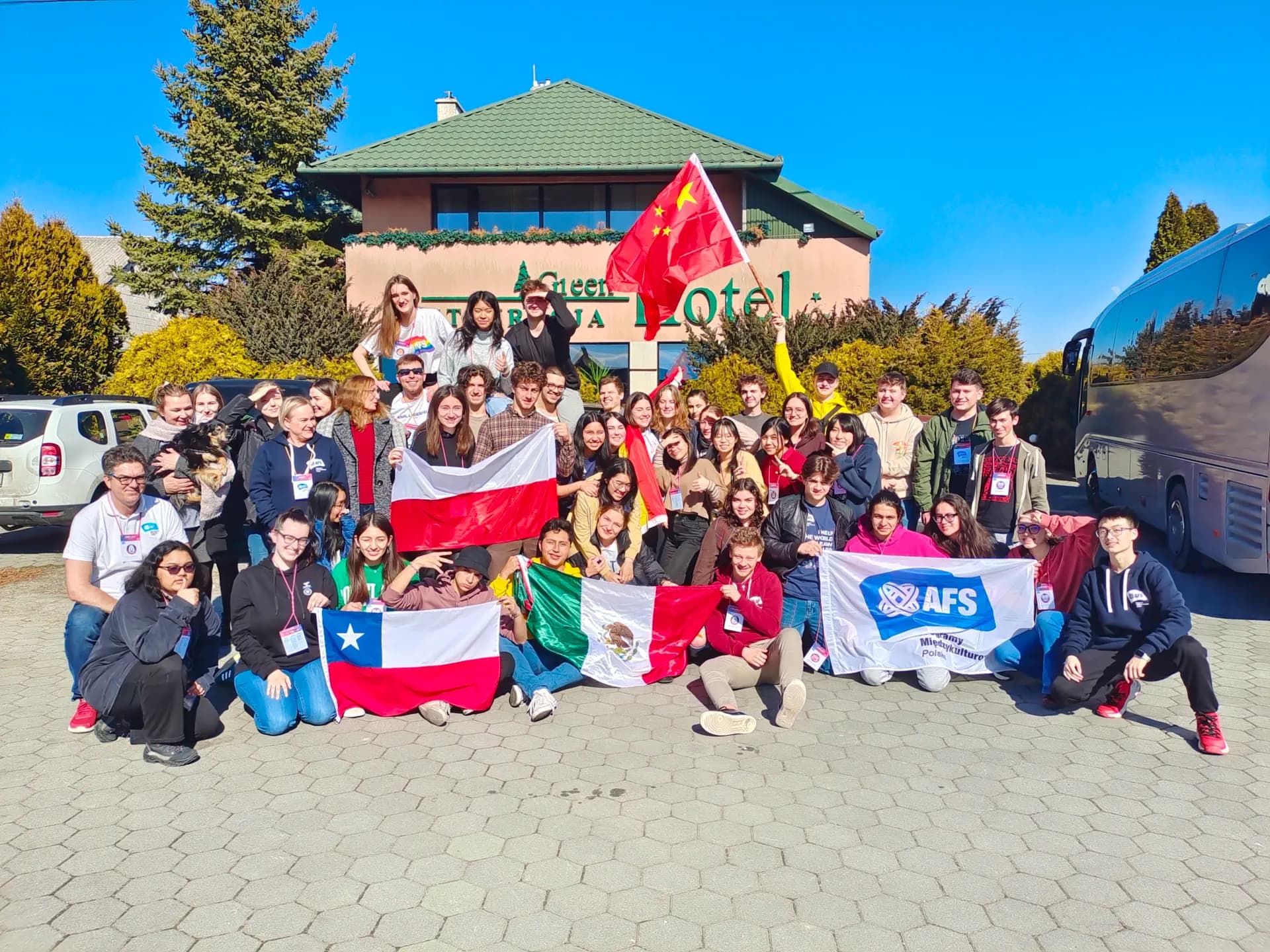 Mariateresa Gallone Y Psc Nh 2021 Pol   Polonia   Studentessa   Gruppo   Bandiere   Pag Programma   Orizzontale (12)