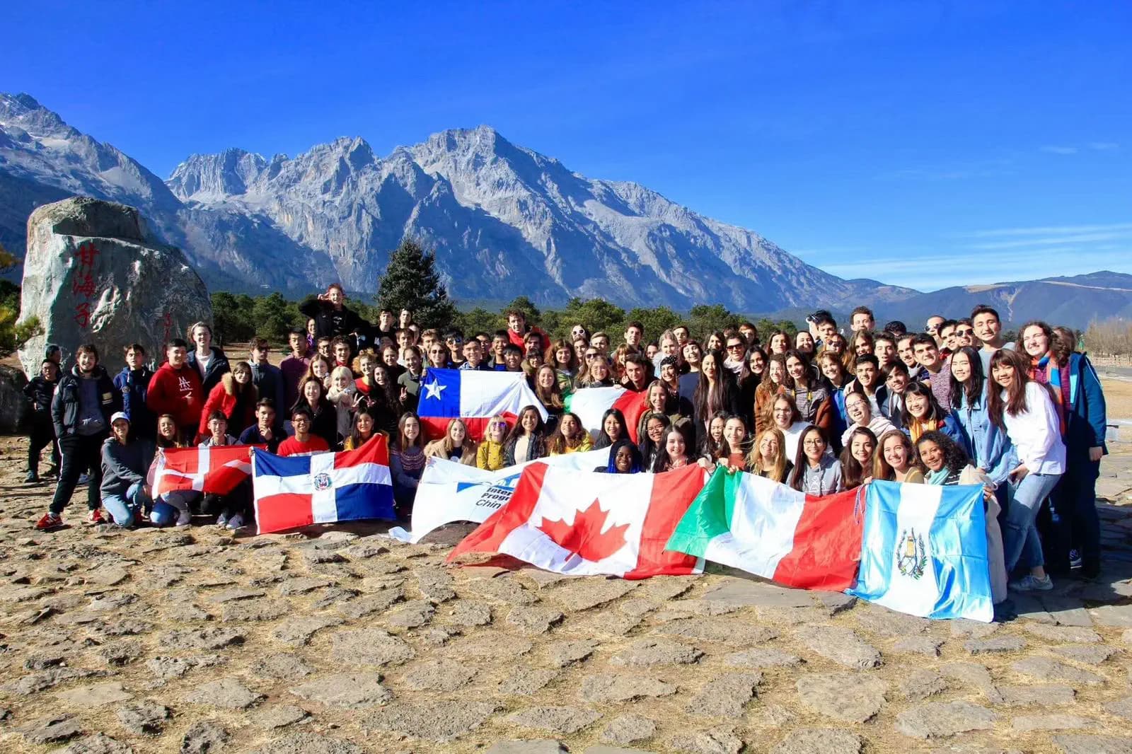 Federica Aiello Yp Sc Chn 2017   Cina  Studentessa   Gruppo   Paesaggio   Bandiera   Pag Programma   Orizzontale (7)