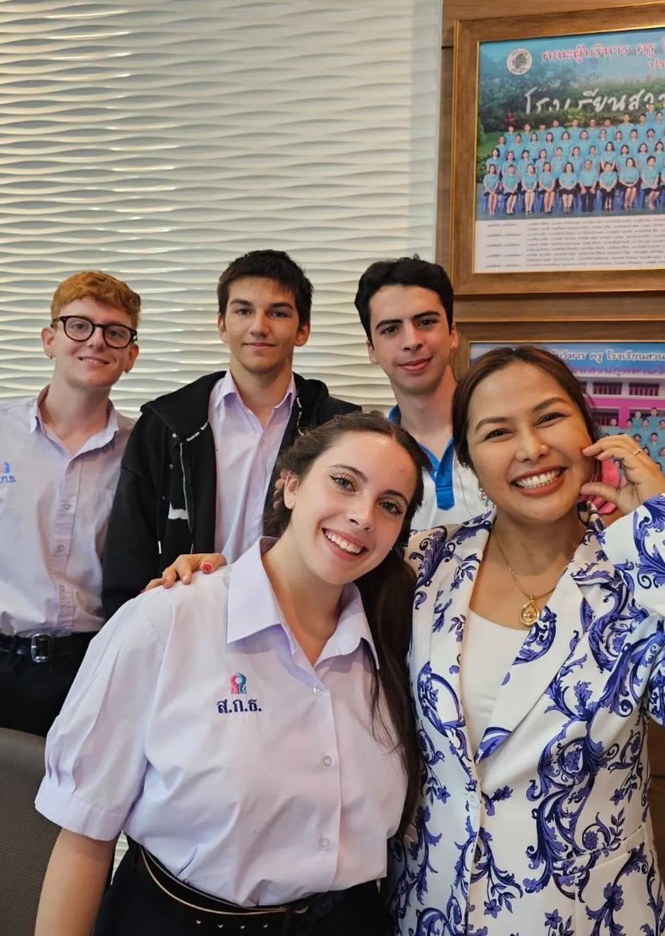 Annalisa Fiorenza Y Pse N H23 Tha   Thailandia   Gruppo   Volontari   Studentessa   Pag Programma   Verticale (2)