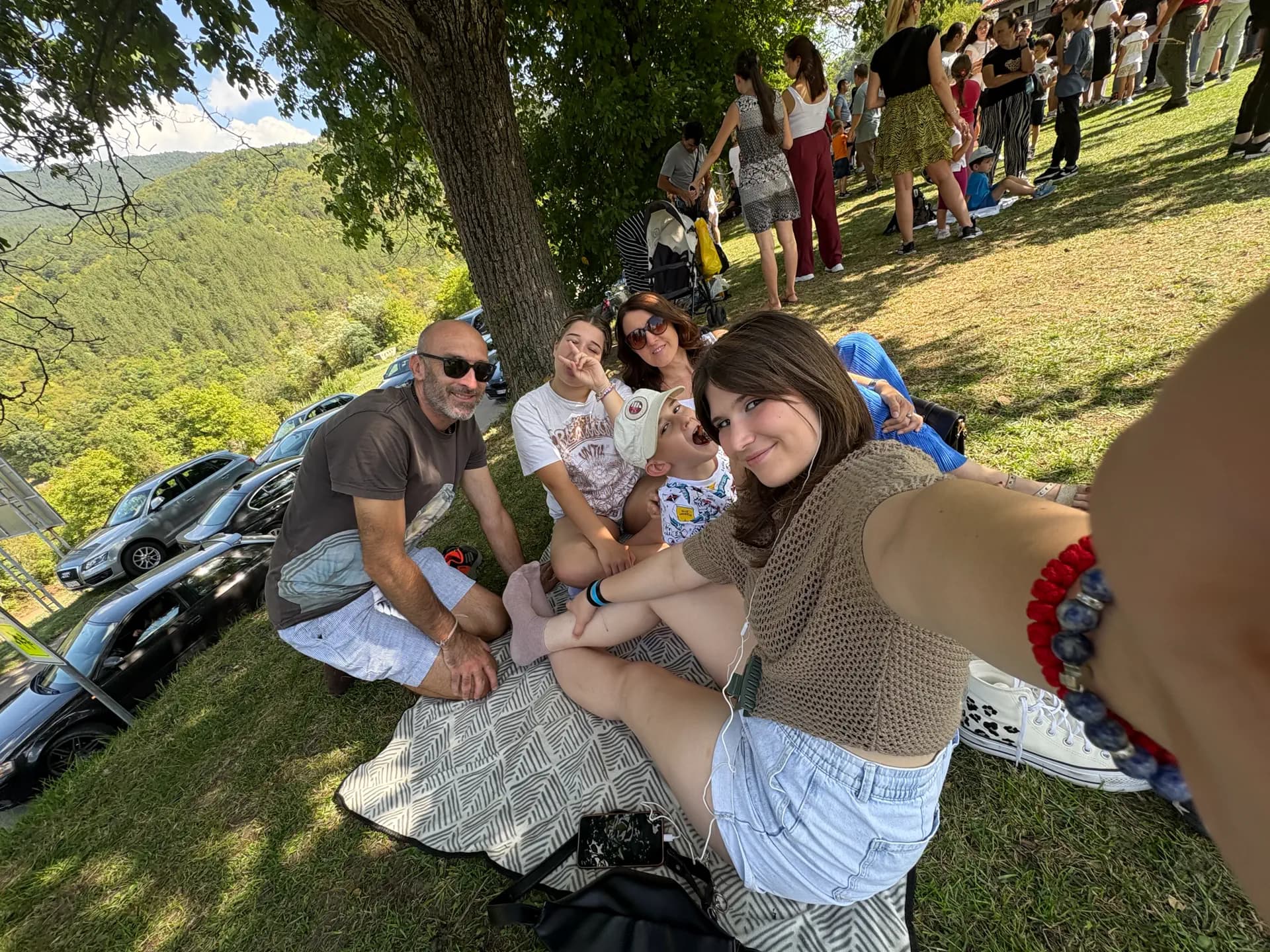 Caterina Sonnini Y Psc Nh 2025 Srb Cl Grosseto   Serbia   Studentessa  Famiglia Ospitante   Selfie   Pag Programma   Orizzopntale