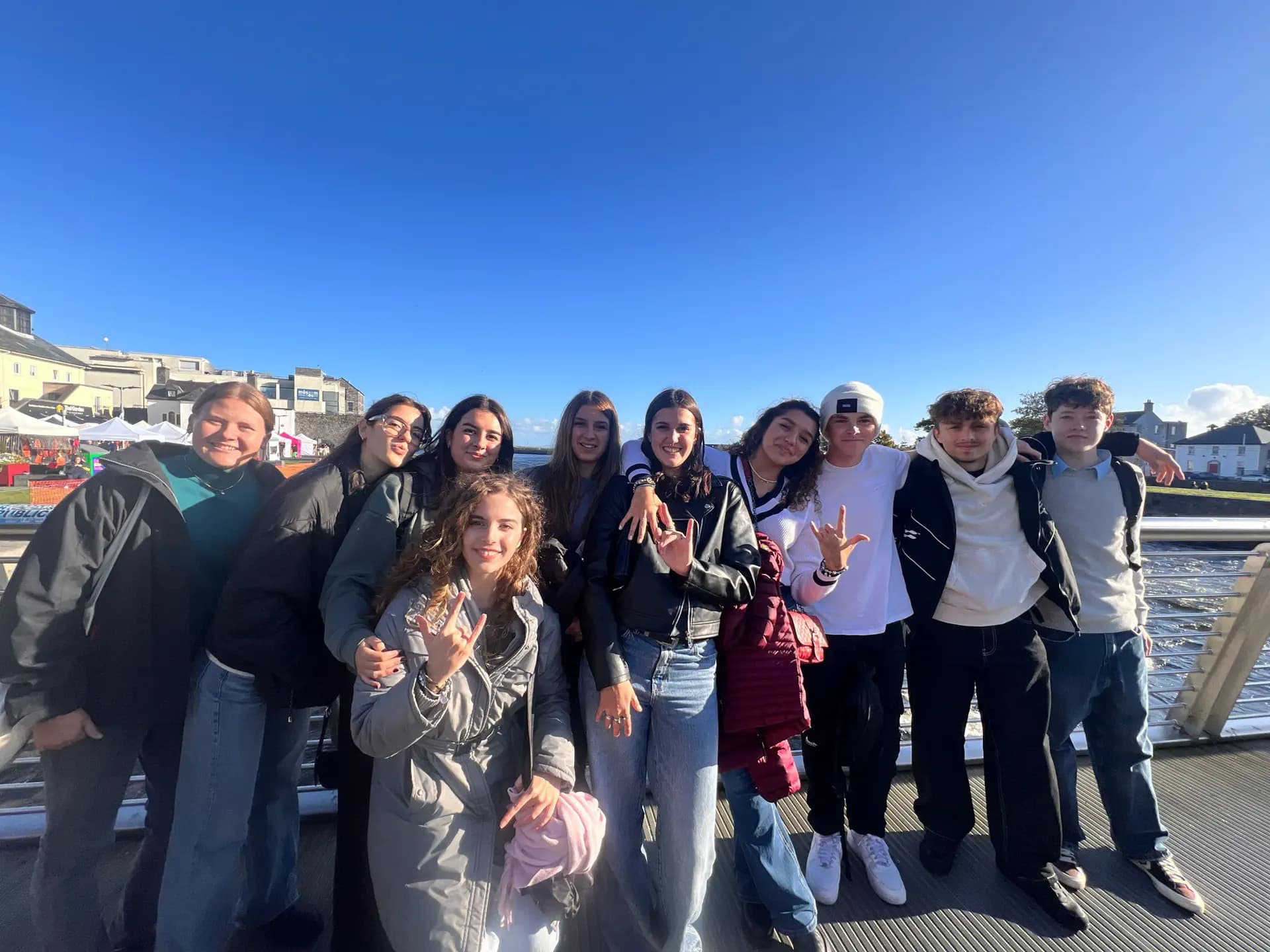 Anna Micolucci Yp 2025 Irl Cl Roma Ovest   Irlanda   Gruppo   Paesaggio   Studentessa   Pag Programma   Orizzontale  (2)