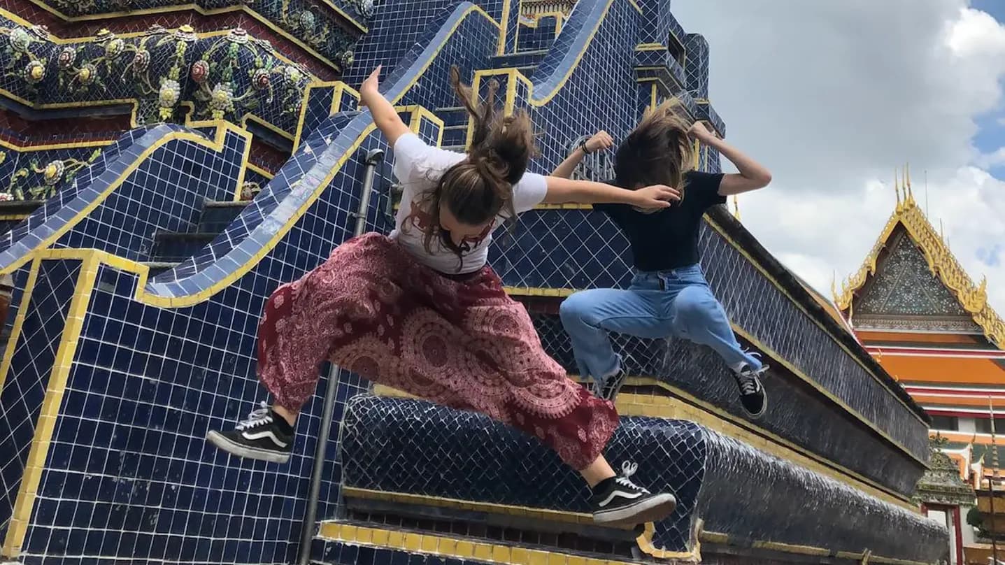 Cristina Vezzoli Y Pse Nh 2019 Tha   Thailandia   Monumento   Pag Paese   Verticale (1)