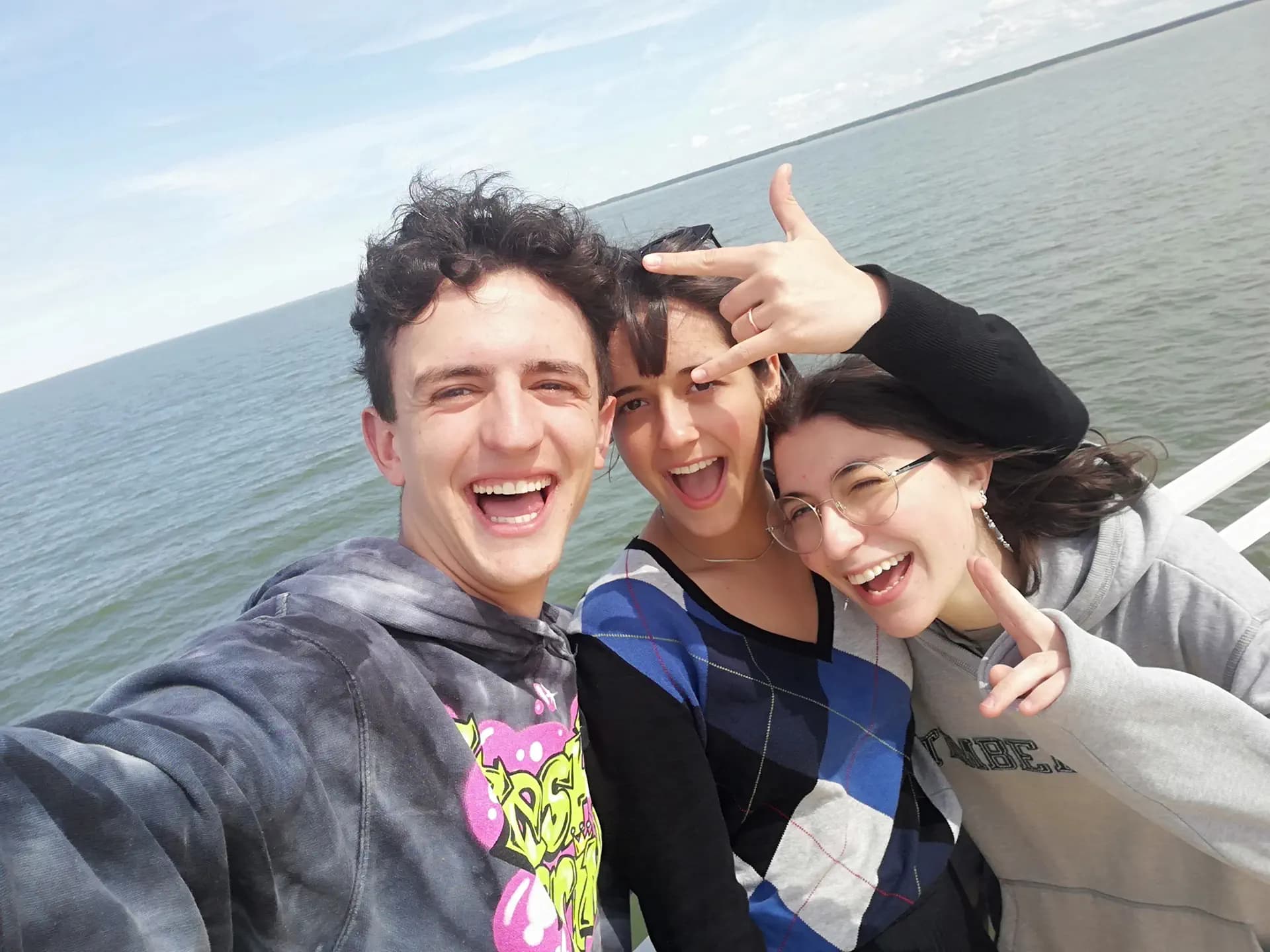 Giovanni Bezzi Yplat 2021   Studente   Amici   Selfie   Mare      Pag Programma   Orizzontale   (2)