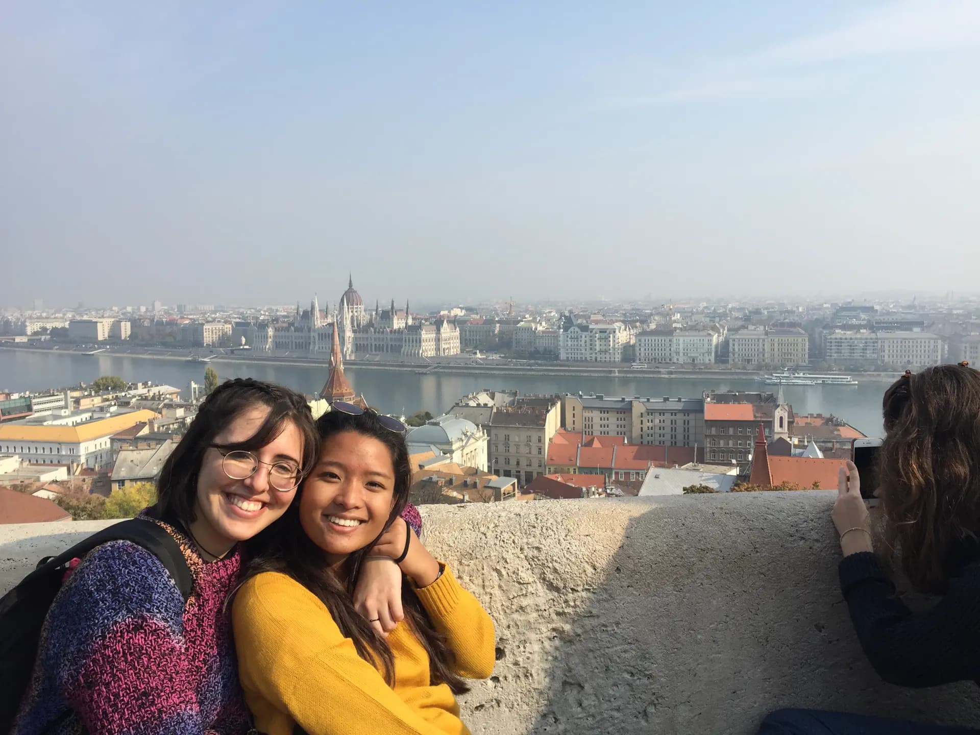 Abigail Grace Miguel Y Psc Nh 2018 Hun Ungheria Studentessa Amiche Paesaggio Pag Programma Orizzontale (2)