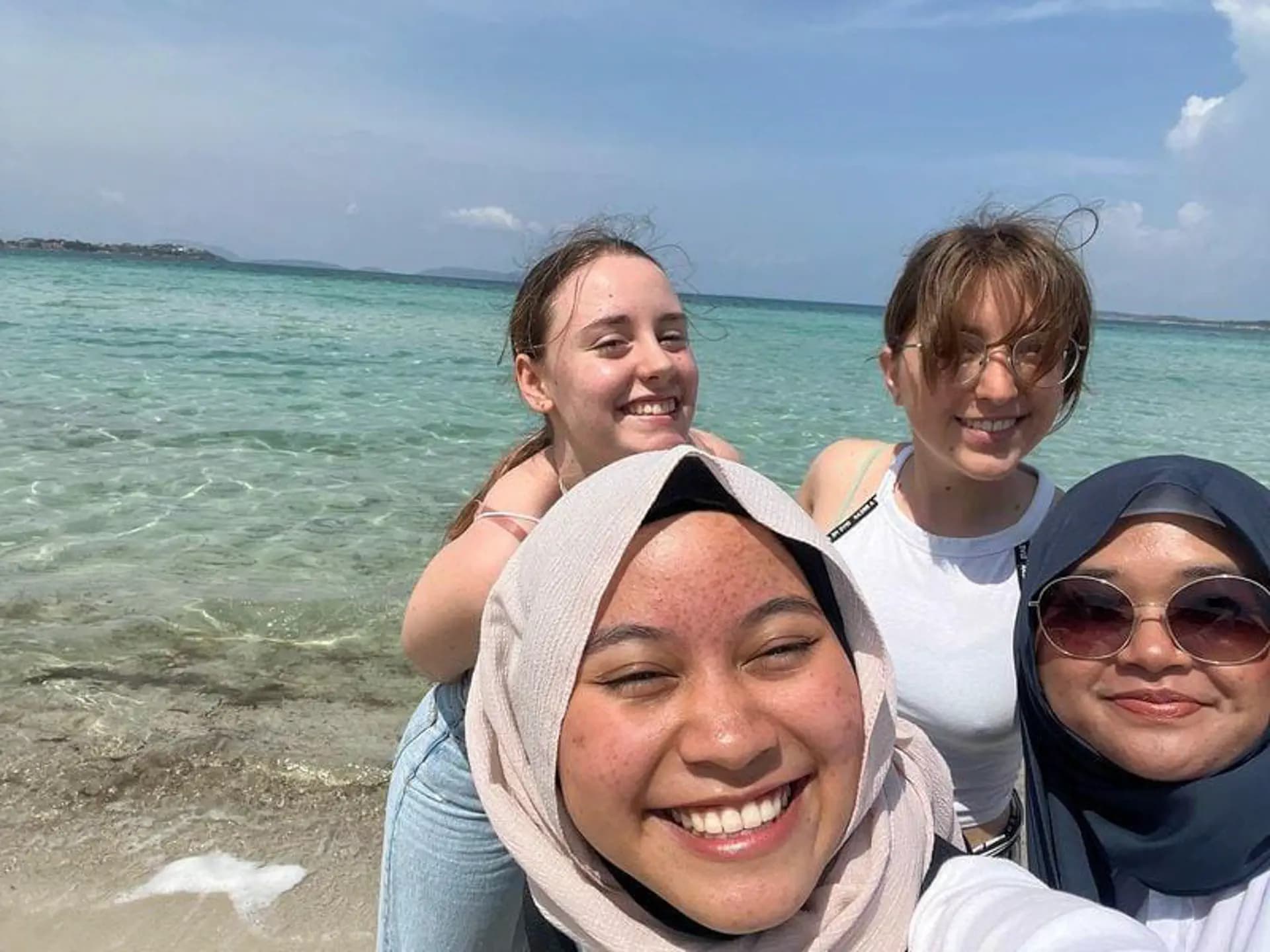Alice Tironi Y Psc Nh 2022 Tur Turchia Studentessa Mare Selfie Amici Pag Progamma Orizzontale