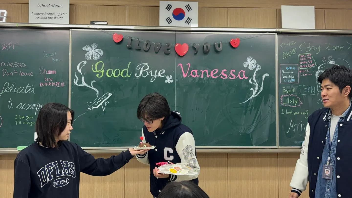 Vanessa Vecchio Tr Corea 2024 Cl Giarre Corea Del Sud Studentessa Scuola Lavagna Pagina Programma Verticale (9)