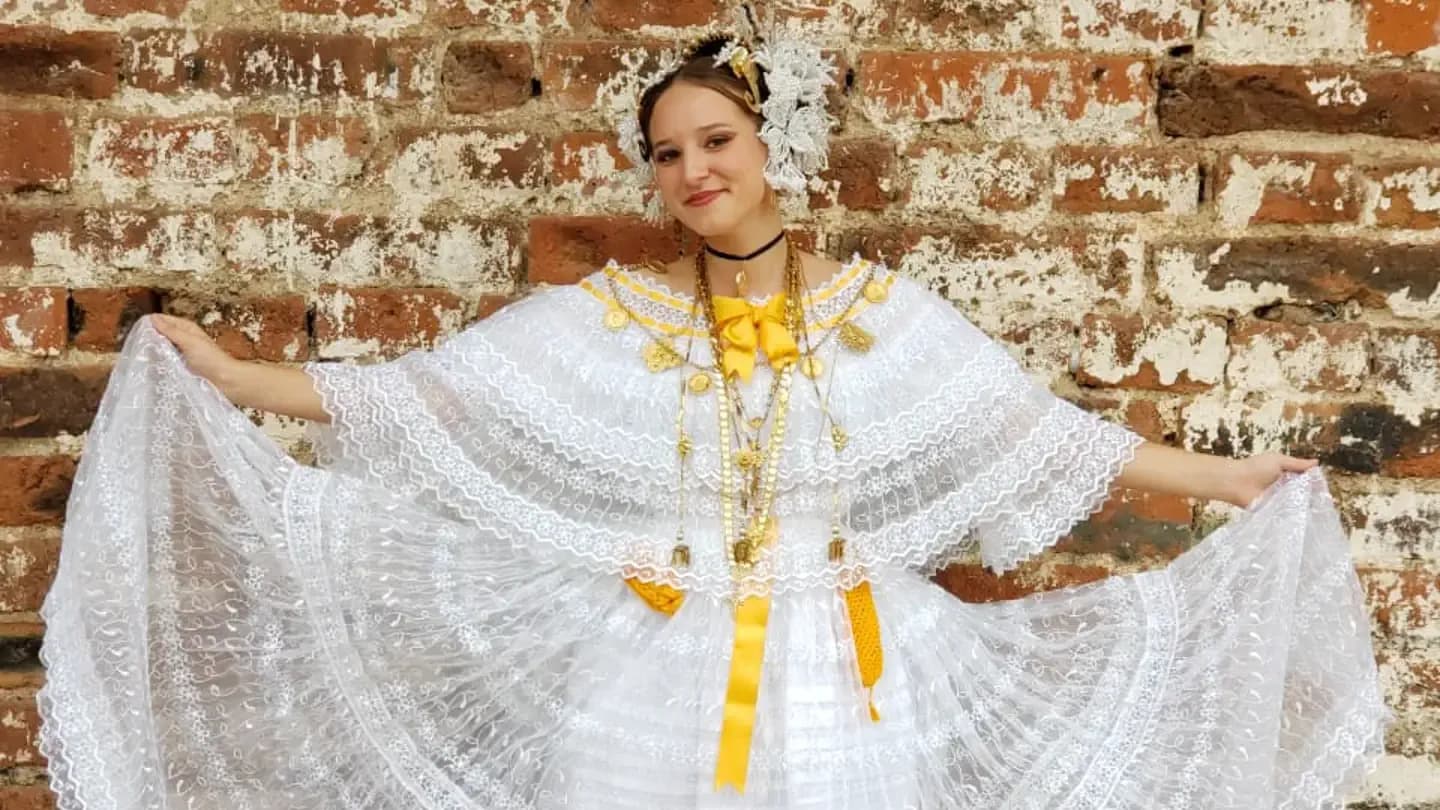Arianna Visintin Yp 2018 Pan Panama Studentessa Costume Tradizionale Pag Programma Verticale (1)